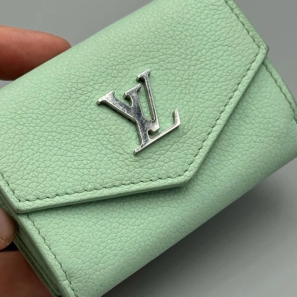 Louis Vuitton Mini Lockme Menthe Microchipped Wallet full inclusion - Picture 10 of 17
